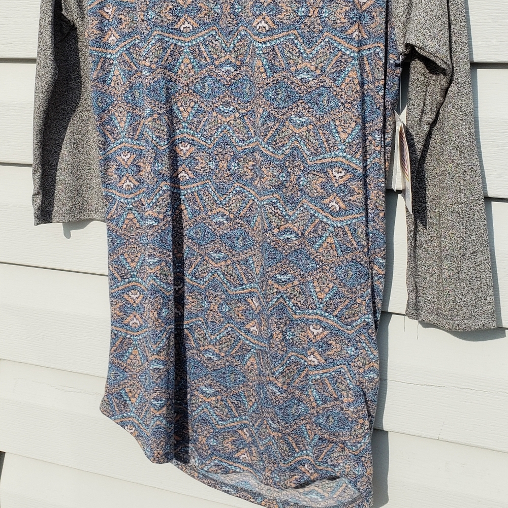 BNWT Lularoe Randy - baseball tee - Picture 2 of 3
